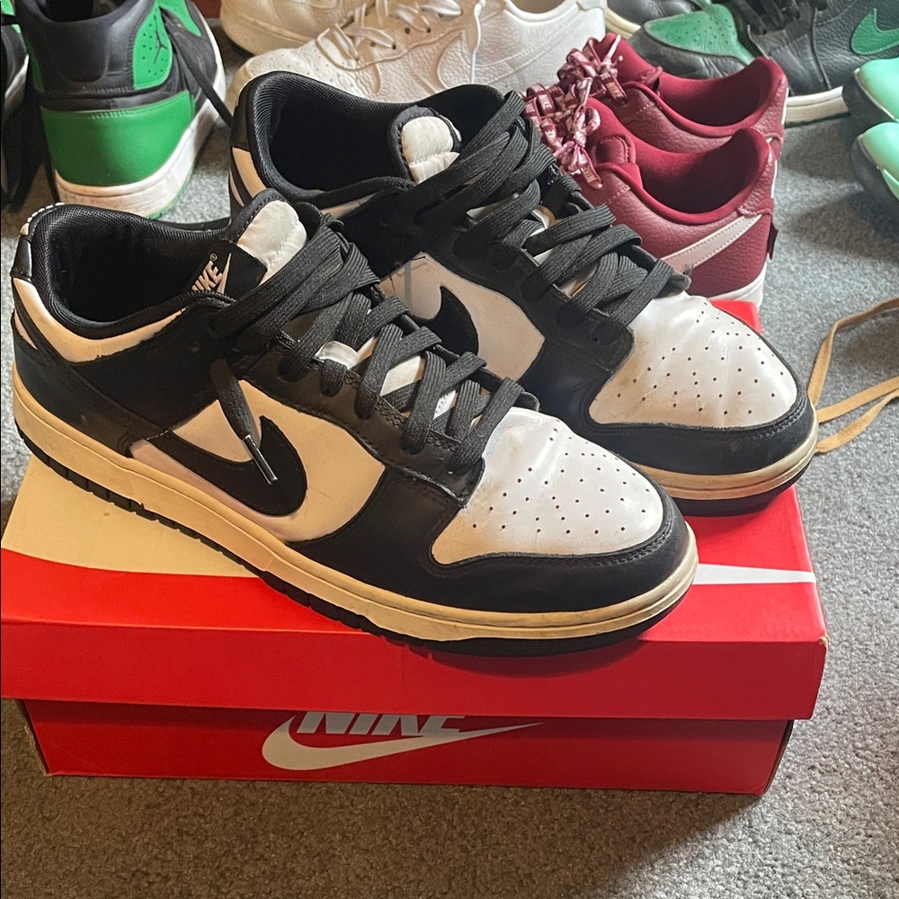 Nike Men's Black and White Sneakers